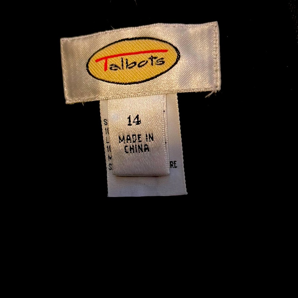 Preowned Talbots Skirt, navy blue & ivory design.  Skirt & lining 100% cotton.